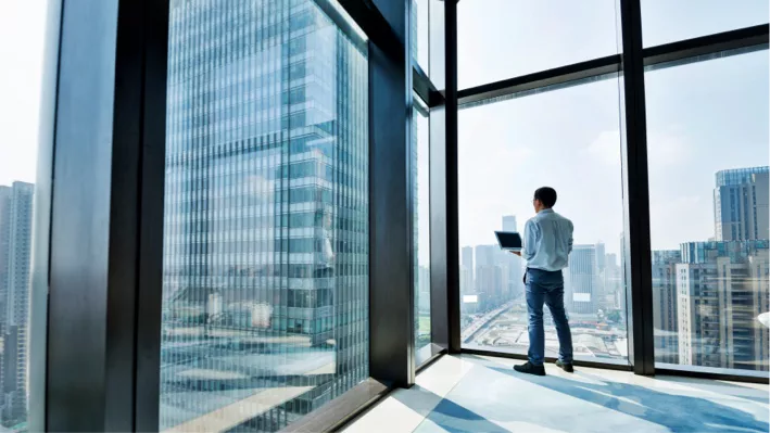 cylance-ai-ia2-04-man-on-skyscraper